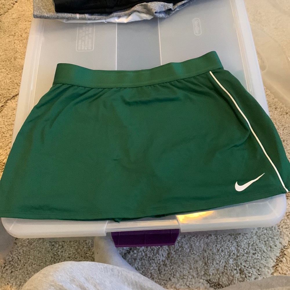 NIKE DARK GREEN TENNIS SKORT SIZE S